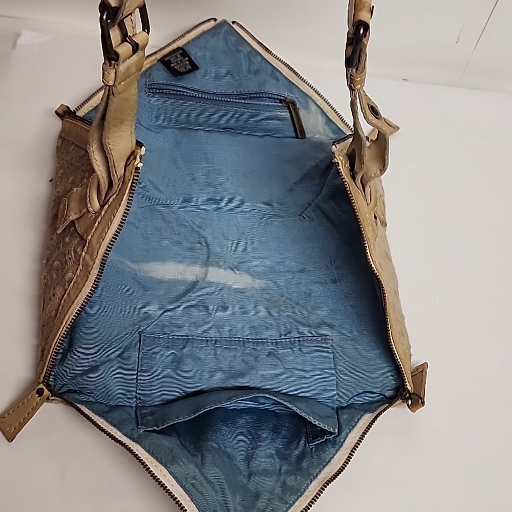 Vintage Y2K BCBG Maxaria Tan Unique Rare Handbag. - Picture 11 of 13